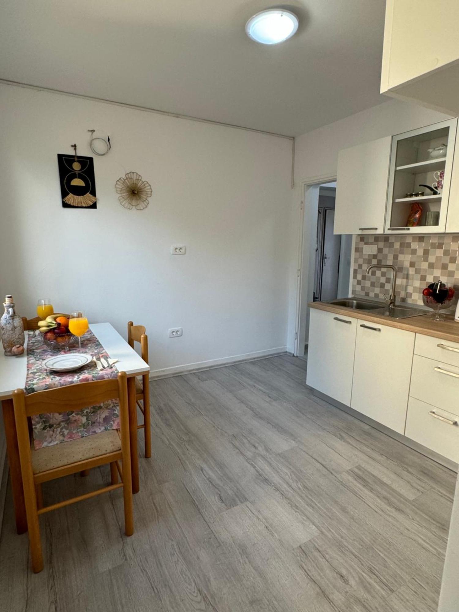 Apartman Laura プロチェ エクステリア 写真